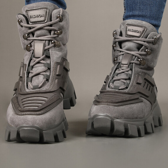 https://sh.kyveli.me/products/deer-high-sneakers