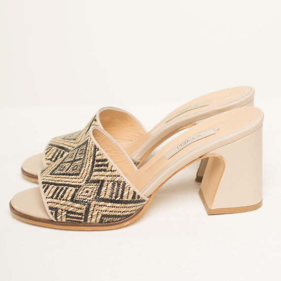 https://sh.kyveli.me/products/boho-sandals