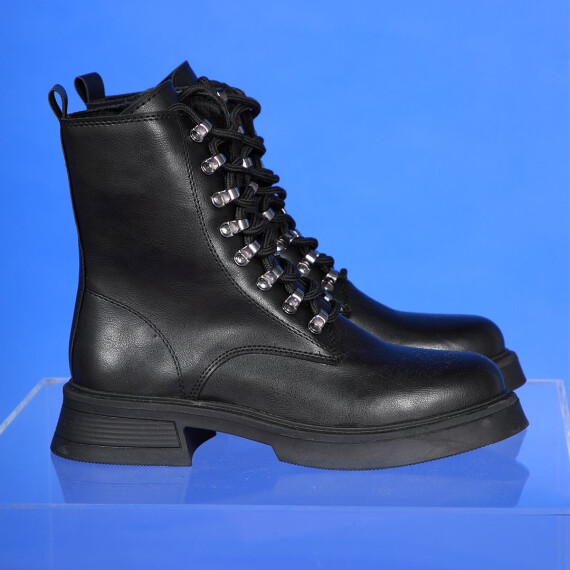 https://sh.kyveli.me/products/leather-ringer