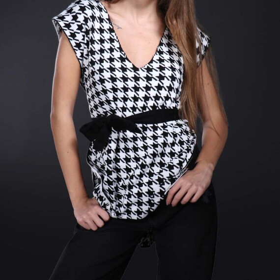https://sh.kyveli.me/products/houndstooth-top