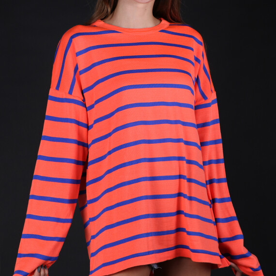https://sh.kyveli.me/products/striped-oversize-sweater