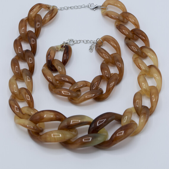 https://sh.kyveli.me/products/brown-chain-bracelet