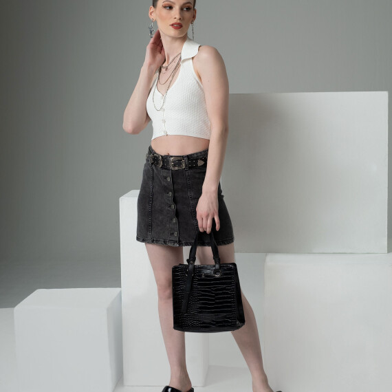 https://sh.kyveli.me/products/buttoned-skirt