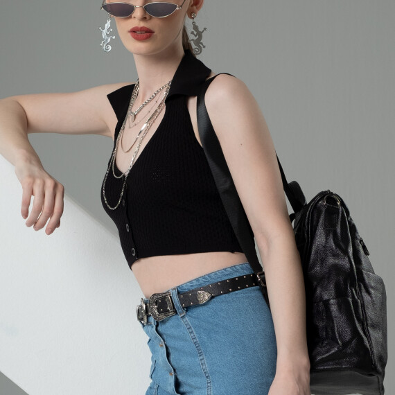 https://sh.kyveli.me/products/knitwear