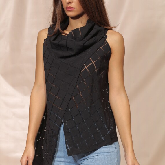 https://sh.kyveli.me/products/assym-edge-top