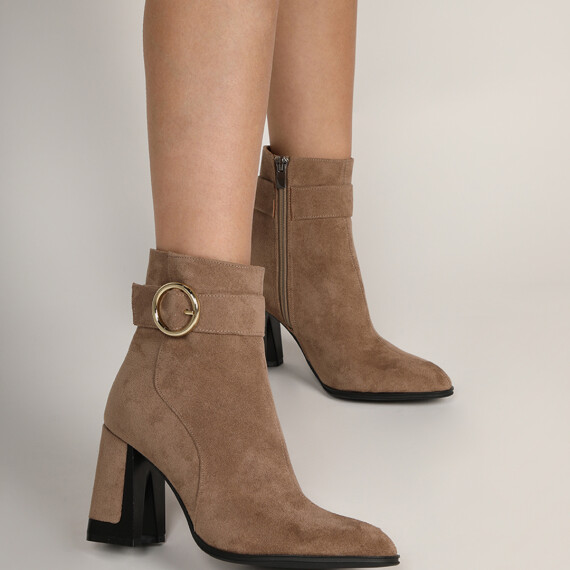https://sh.kyveli.me/products/sandy-suede-boots