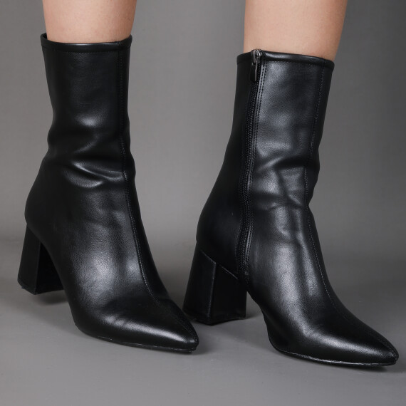 https://sh.kyveli.me/products/stand-out-boots