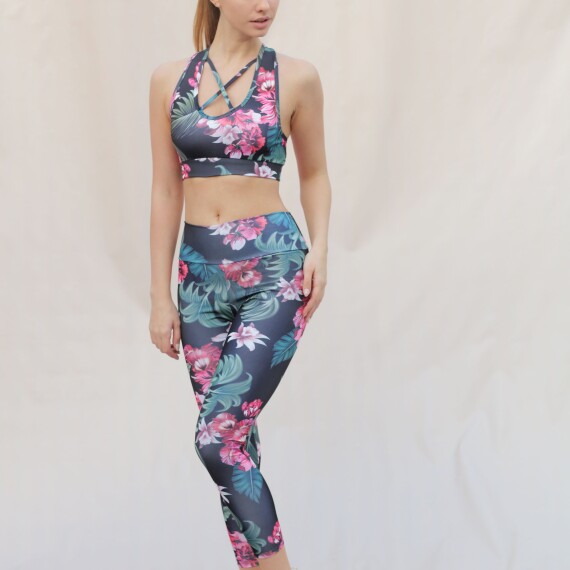 https://sh.kyveli.me/products/comfy-floral-set